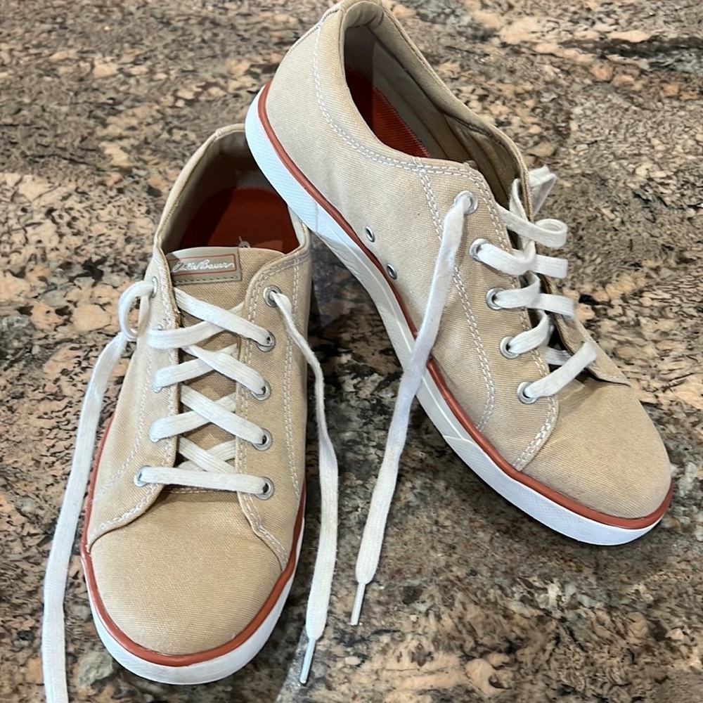Eddie Bauer Tennys
